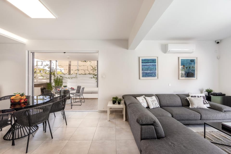 Communal lounge/ TV room, Living room
