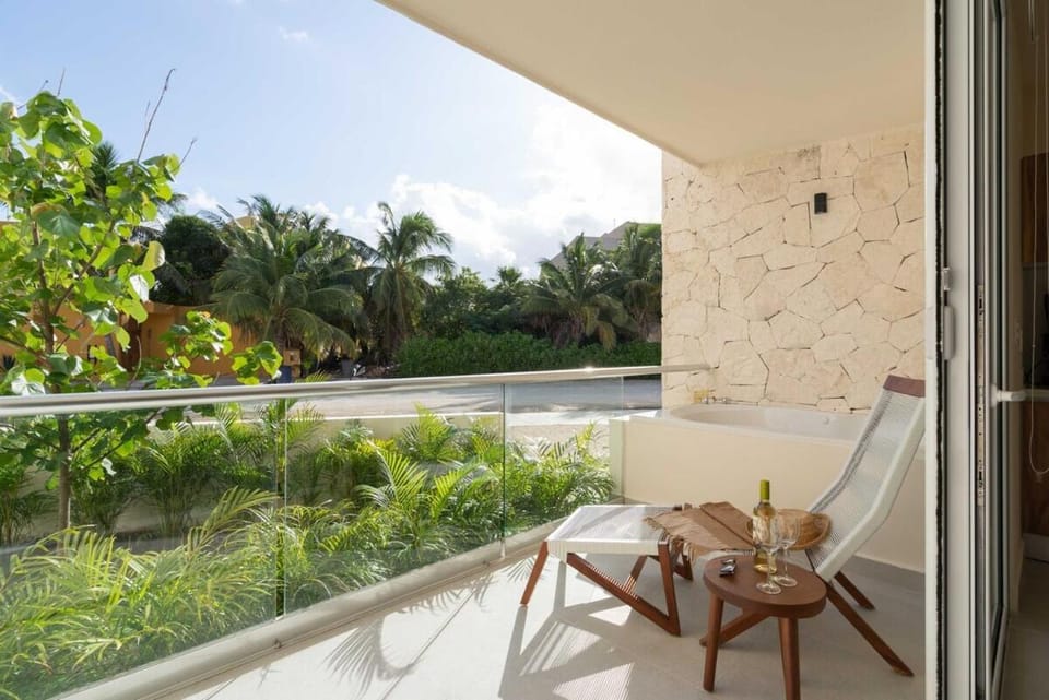 Patio, Spring, Day, Garden, Hot Tub, View (from property/room), Balcony/Terrace, Seating area, Dining area, Garden view, furniture, sunbed