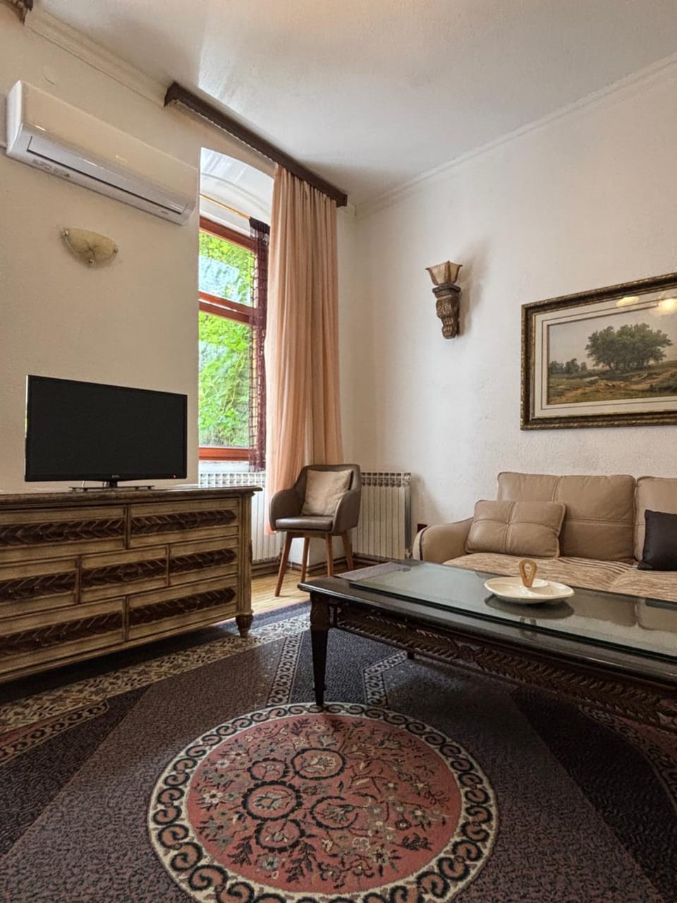 Communal lounge/ TV room, Living room, Seating area, air conditioner