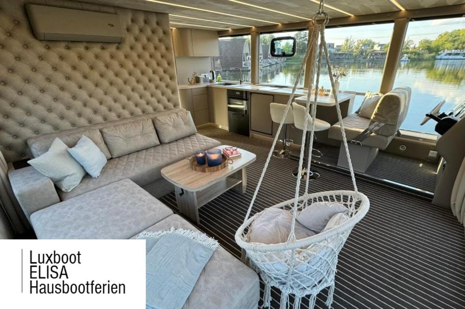 TV and multimedia, Living room, Dining area, air conditioner