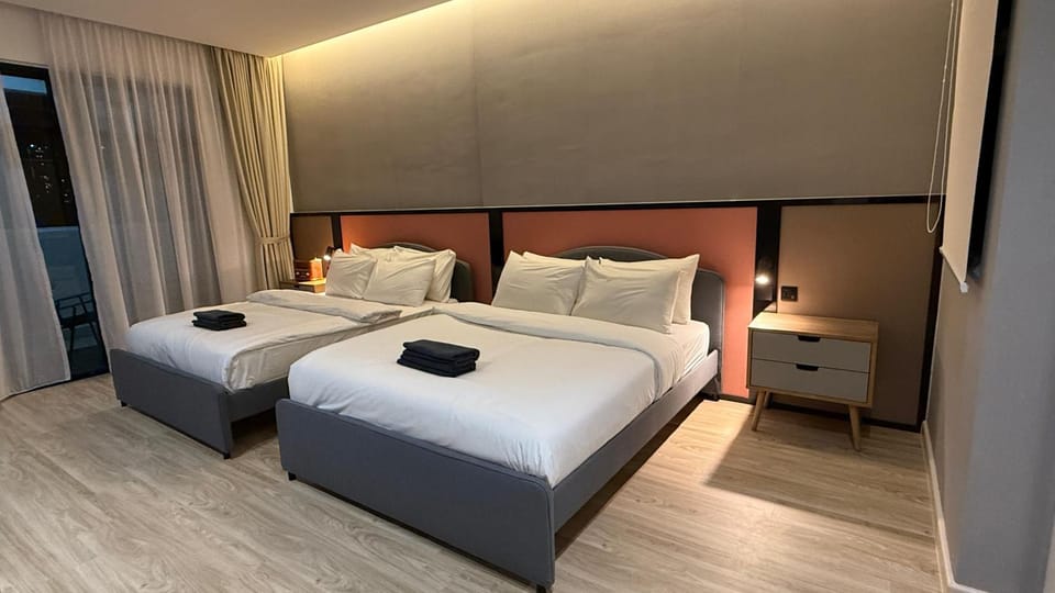 Bed, Bedroom, towels