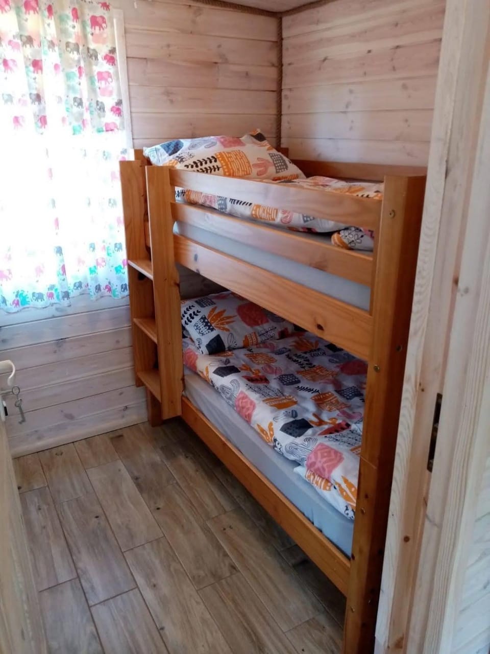 Bedroom, bunk bed