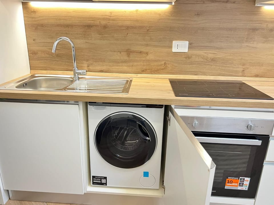 Kitchen or kitchenette, washing machine