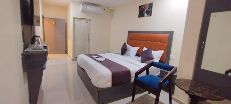 Living room, Seating area, Bedroom