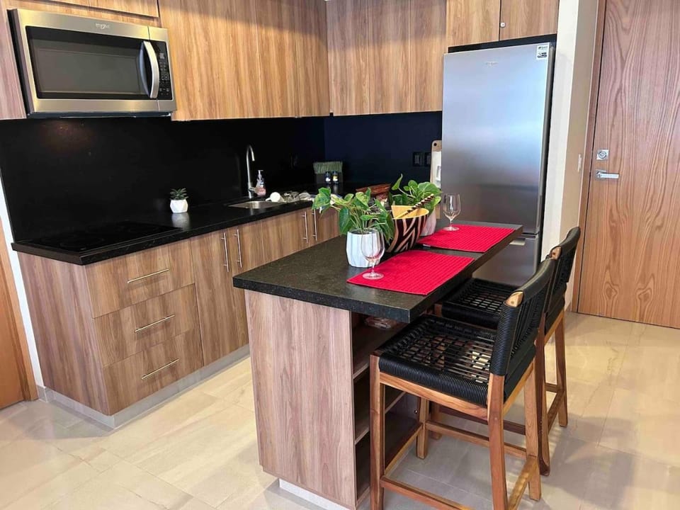 Kitchen or kitchenette, Dining area, oven