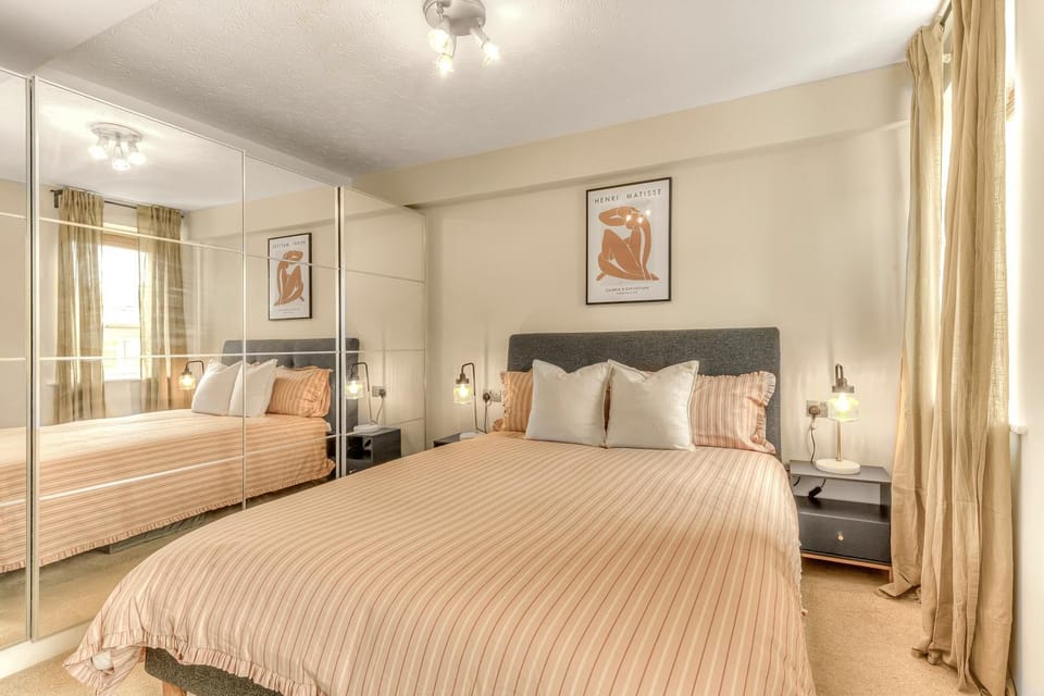 1 Bed Apartment London ABBA, Excel, & Olympic Stadium Apartment in London