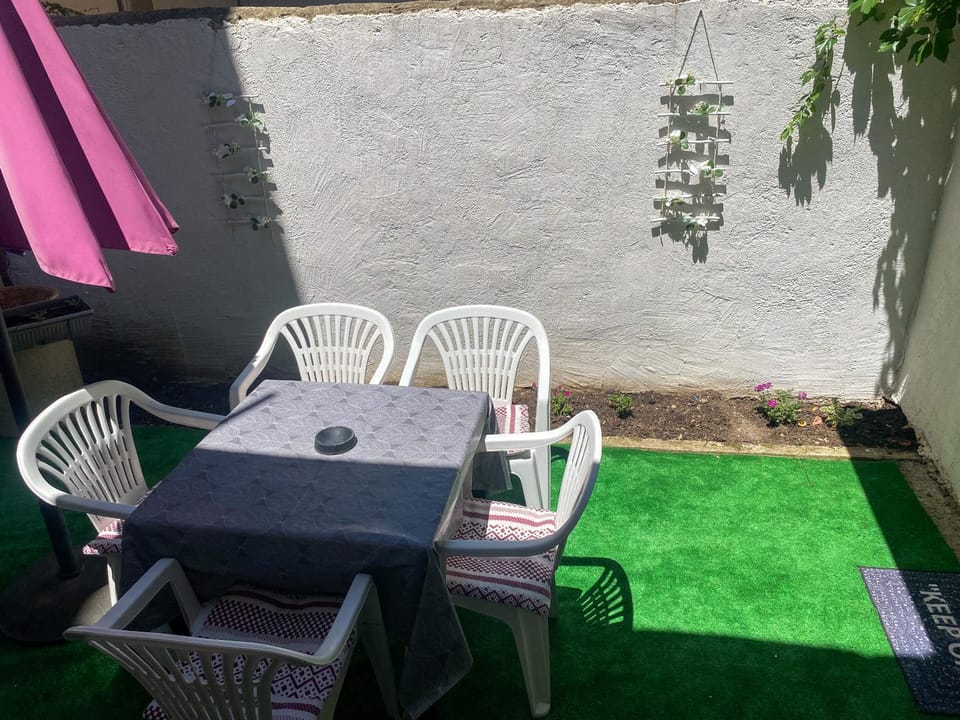 Day, Garden, Seating area, Garden view