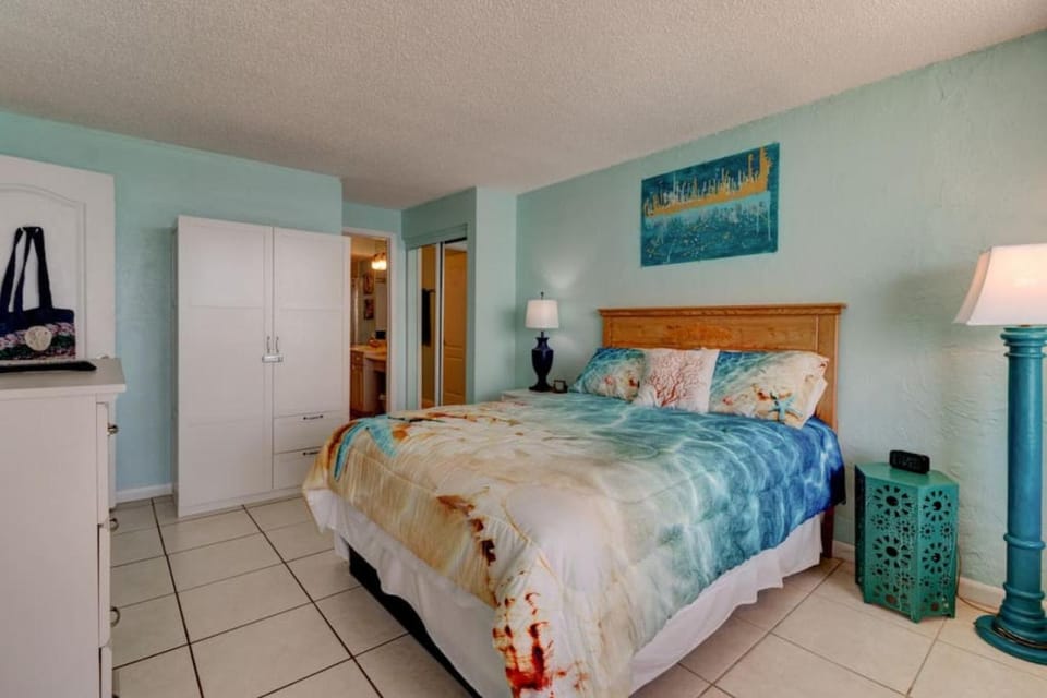 Sunrise Seven Deluxe Oceanfront Condo House in Halifax Estates