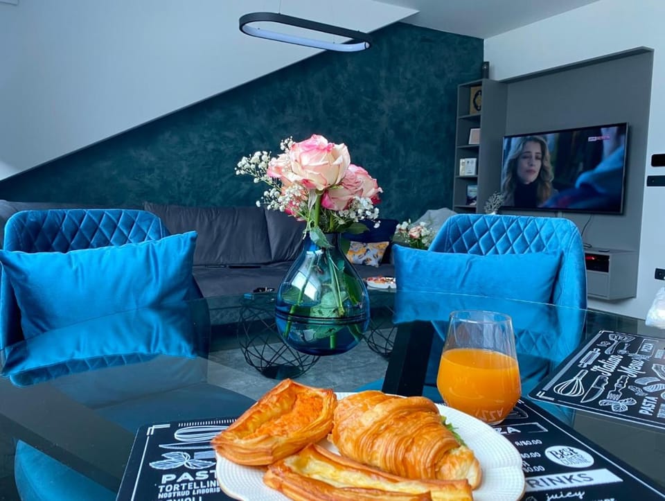 Food and drinks, Seating area