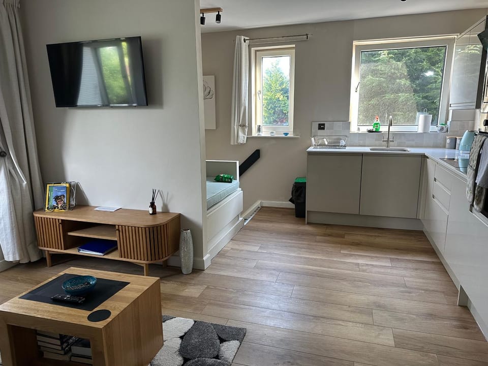 Warren Hey - Lovely 1 bedroom property with garden Apartment in Wilmslow Park