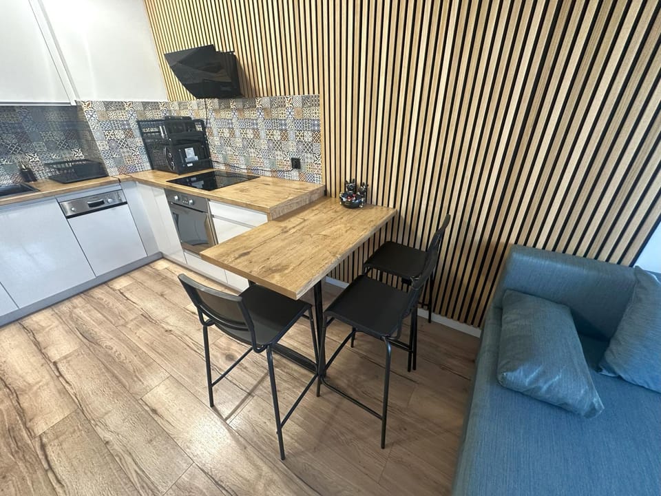 Kitchen or kitchenette, Dining area, stove