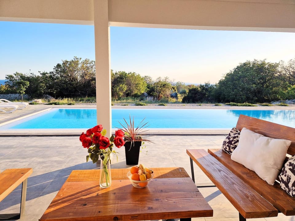 Patio, Day, Natural landscape, View (from property/room), Balcony/Terrace, Seating area, Pool view, Swimming pool, sunbed