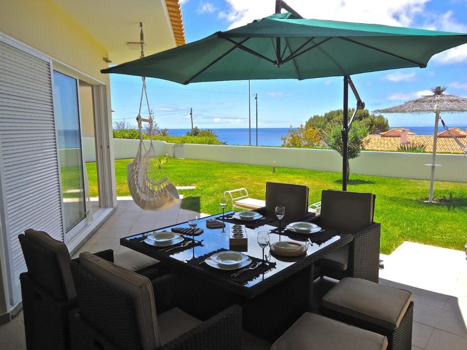 Patio, Natural landscape, BBQ facilities, Garden, View (from property/room), Balcony/Terrace, Seating area, Dining area, Sea view