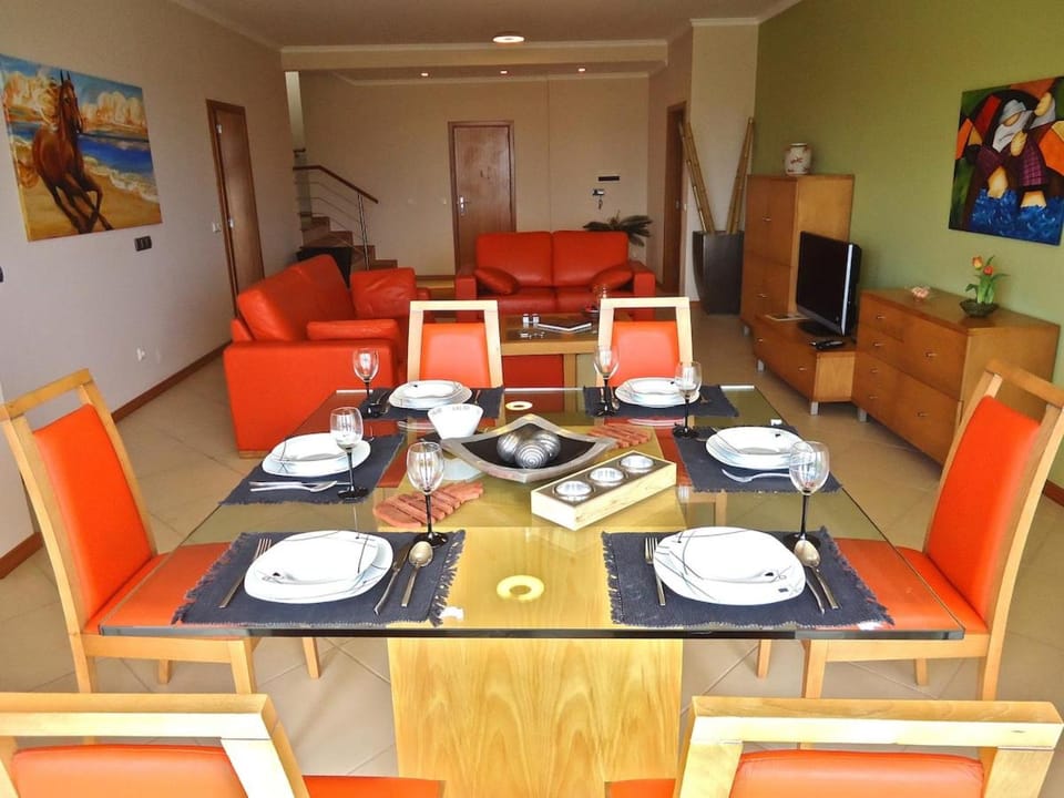 Communal lounge/ TV room, TV and multimedia, Living room, Seating area, Dining area, Evening entertainment