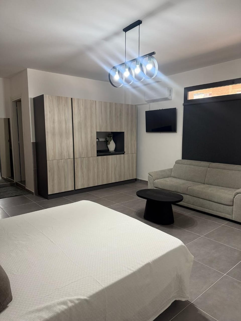 Bed, TV and multimedia, Photo of the whole room, Bedroom, wardrobe