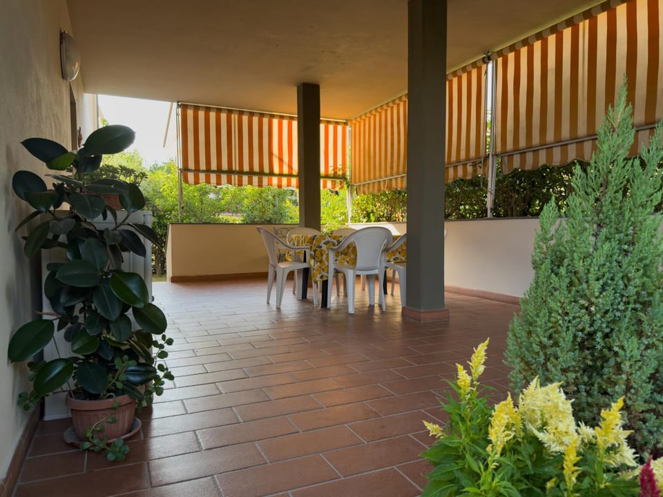 Balcony/Terrace, Garden view