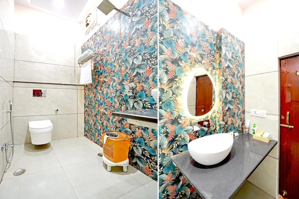 Shower, Toilet, towels