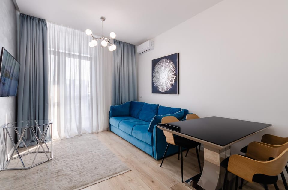 TV and multimedia, Living room, Seating area, Dining area, air conditioner
