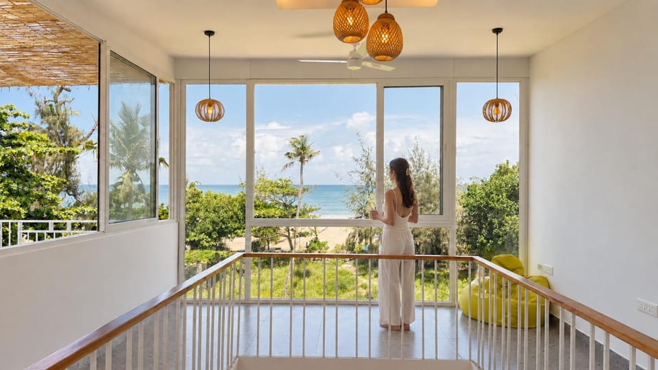 People, View (from property/room), Balcony/Terrace