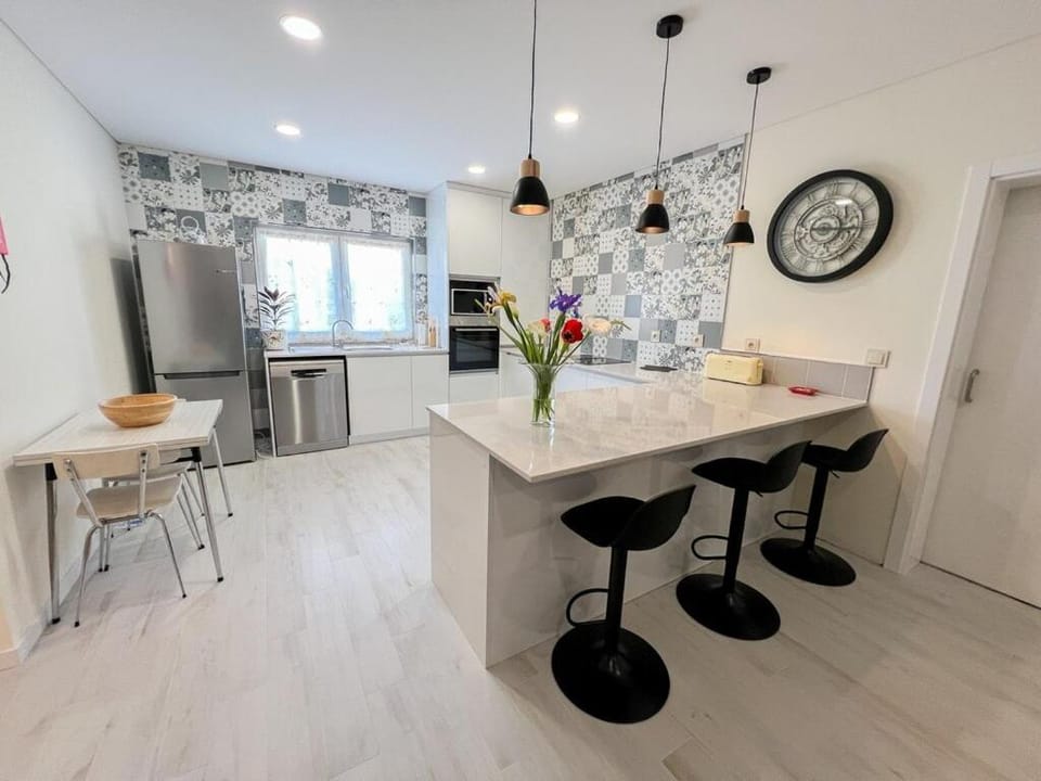 Kitchen or kitchenette, Dining area, Communal kitchen, oven, stove