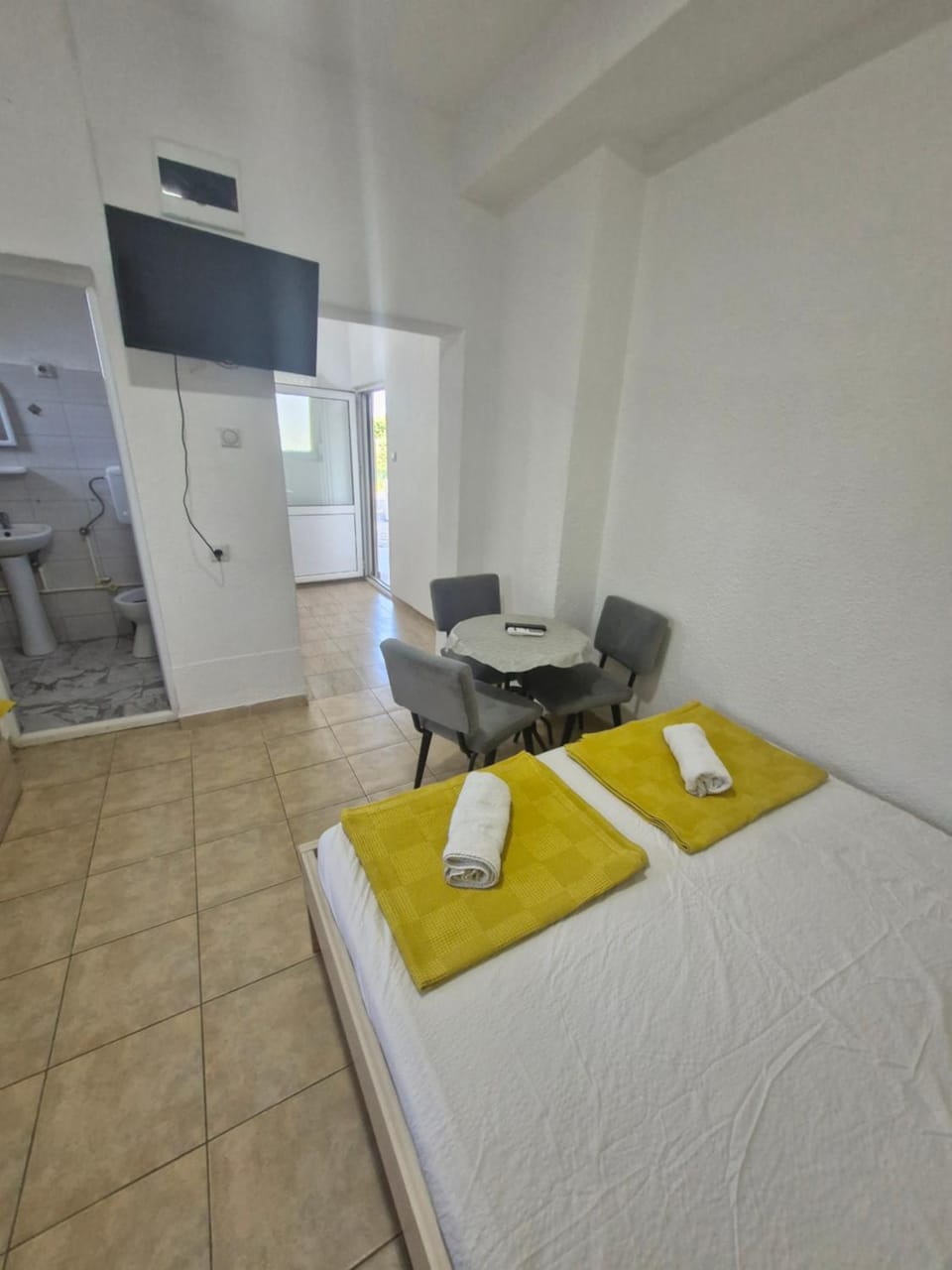 Apartments and Studios J&T UPCHEVI Apartment in North Macedonia