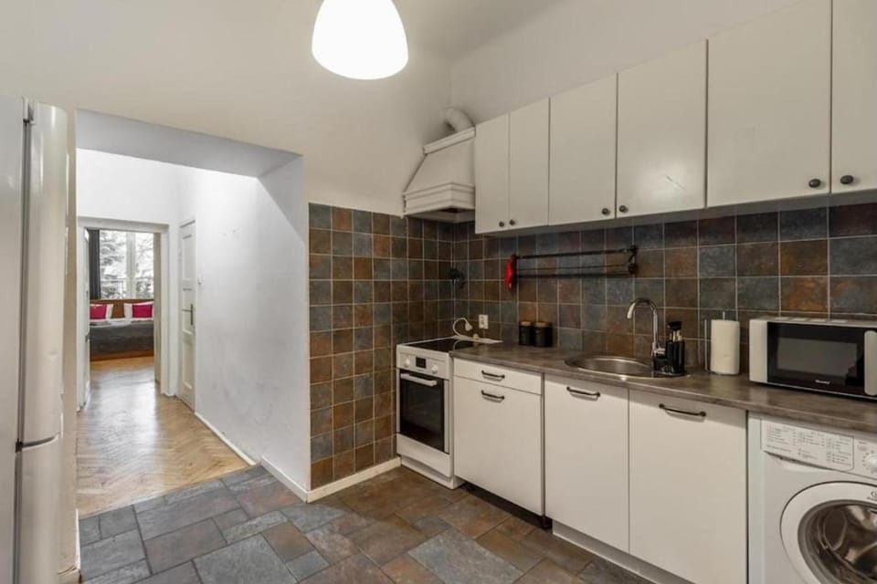 Coffee/tea facilities, Kitchen or kitchenette, stove