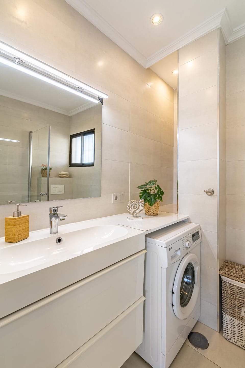 Bathroom, towels
