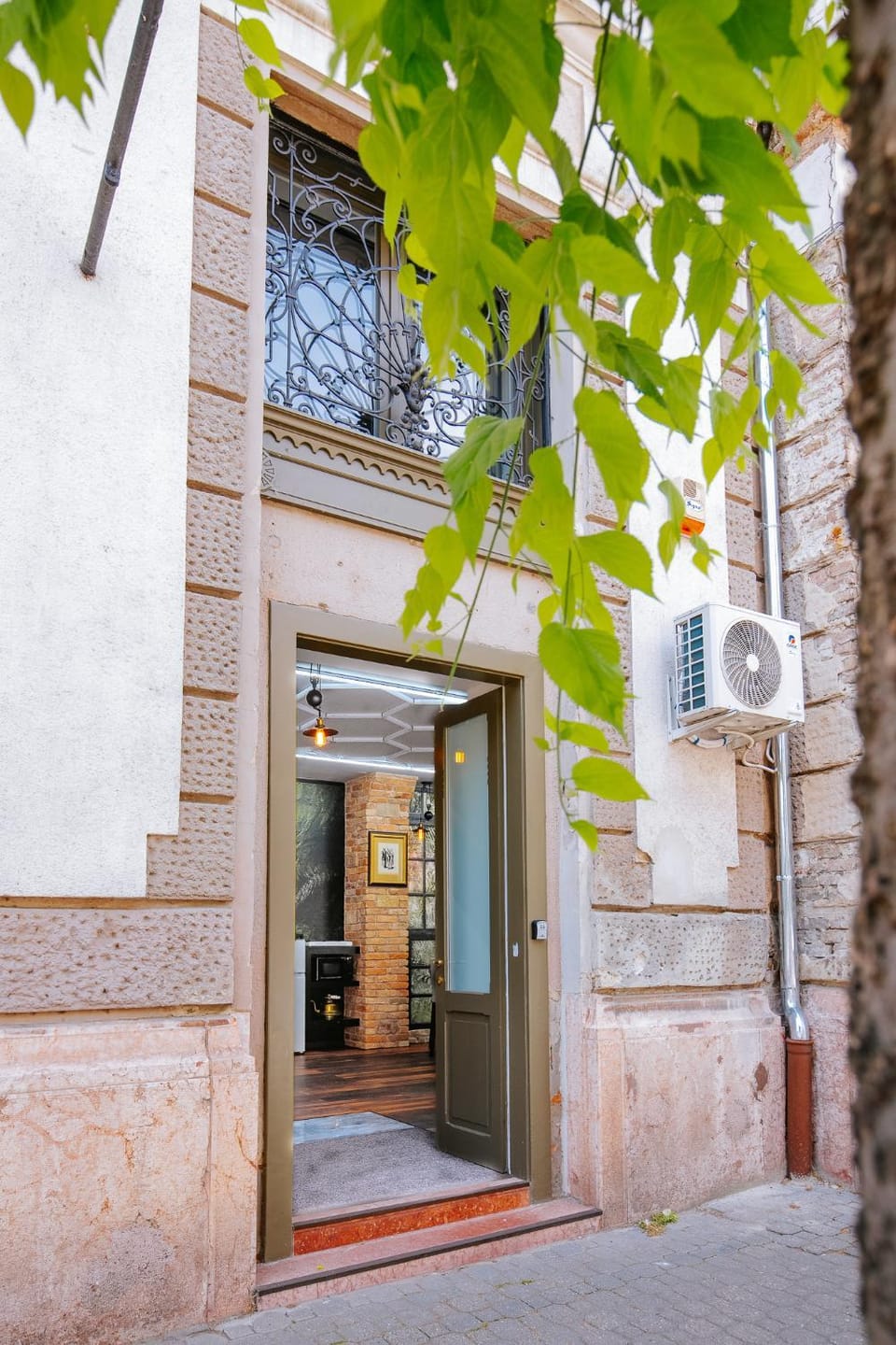 Property building, Facade/entrance
