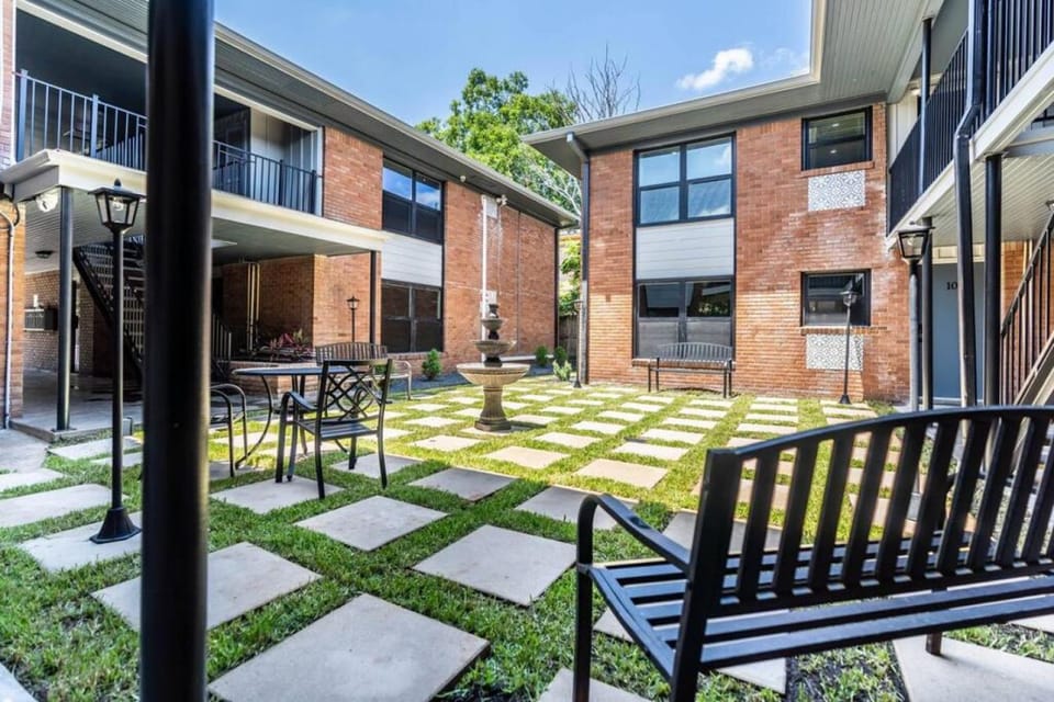 Urban Apartment in the Heart of Montrose Minutes from Rice University Apartment in Houston