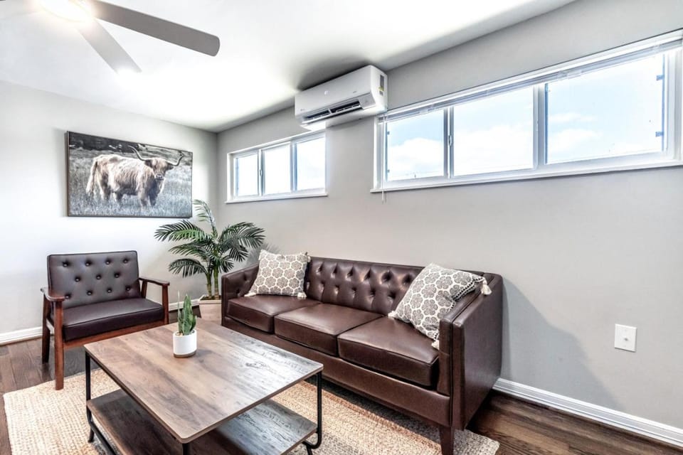 Urban Apartment in the Heart of Montrose Minutes from Rice University Apartment in Houston