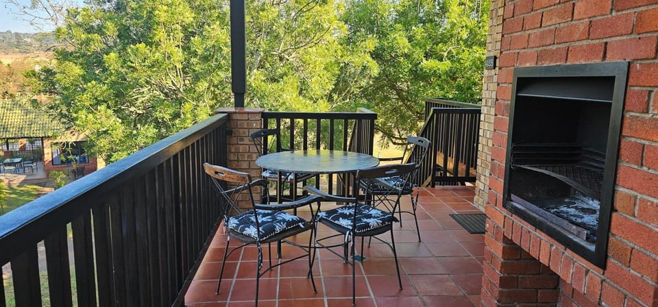 Property building, Balcony/Terrace, Seating area