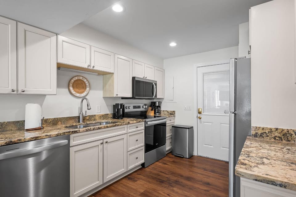 29 Sand Dollar Road - Beautiful 2nd Row Beach Home House in Hilton Head Island