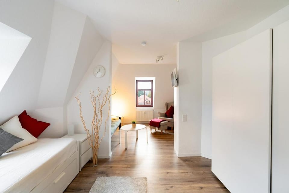 Gemütliche barrierefreie Dachgeschosswohnung Apartment in Dresden-Neustadt