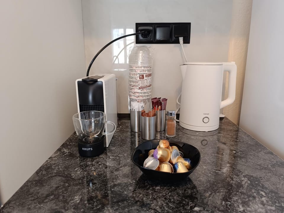 Coffee/tea facilities, Kitchen or kitchenette