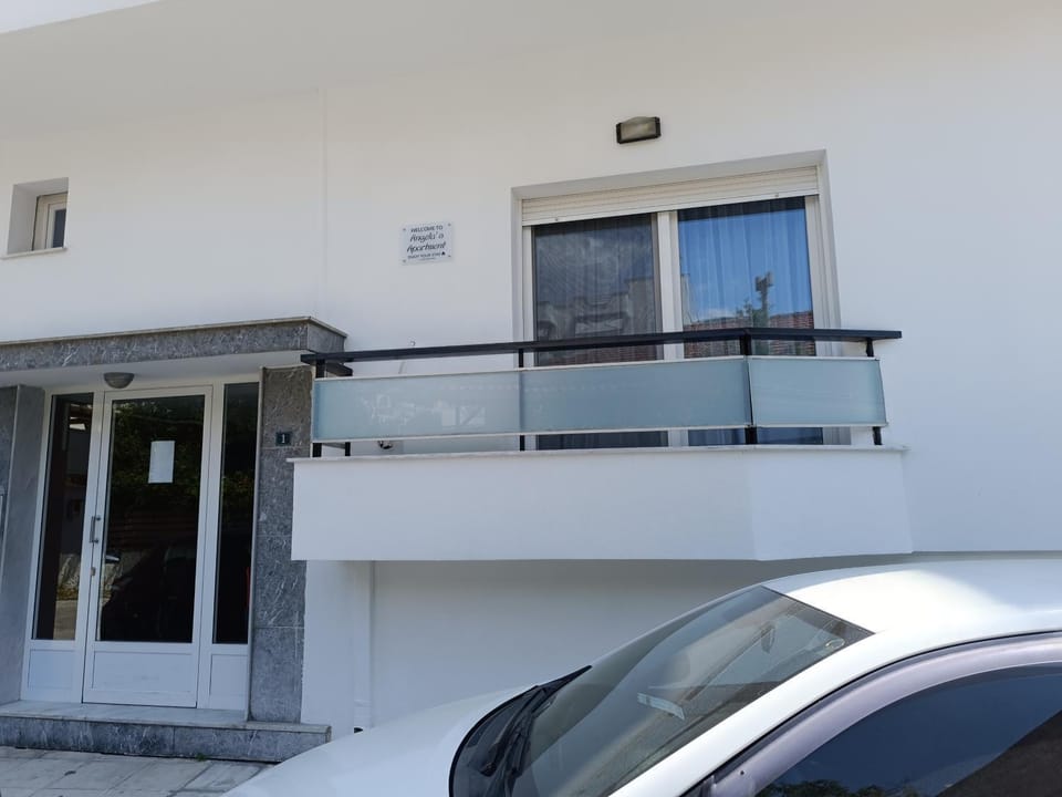 Property building, Property logo or sign, Balcony/Terrace, Parking