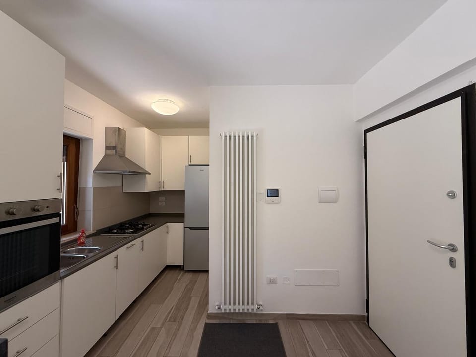 Kitchen or kitchenette, dishwasher, minibar, oven, stove