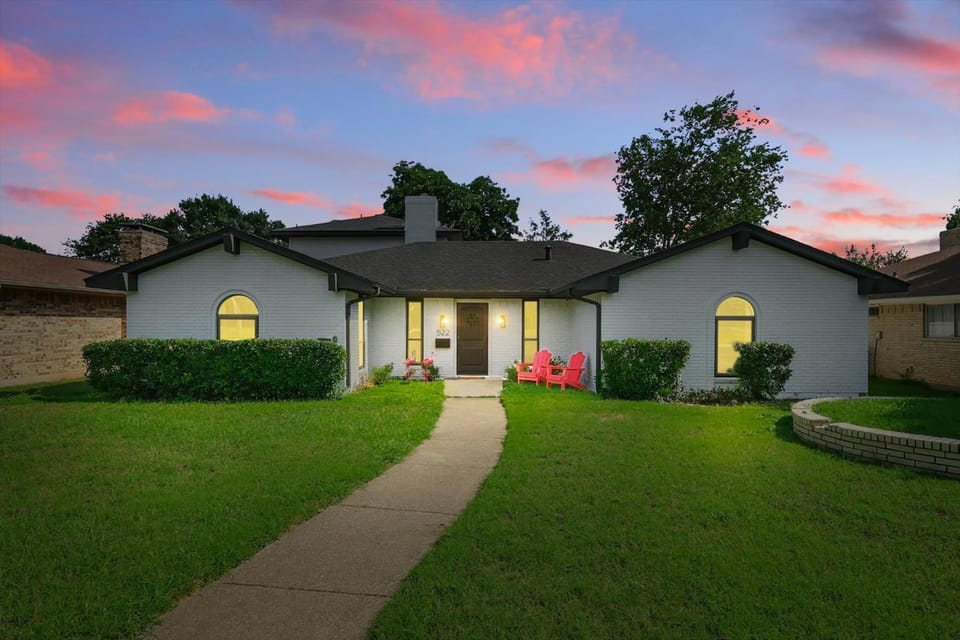 Spacious 5BR Getaway with Pool House in Duncanville