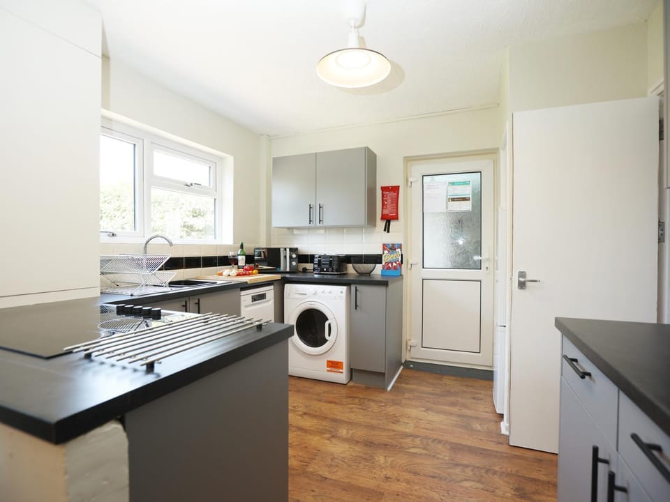 dishwasher, heating, microwave, oven, pet friendly, stove, washing machine, dryer, kitchen