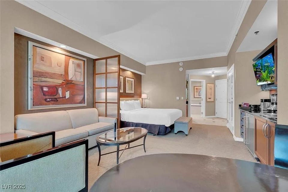 MGM High Floor Strip and Sphere View Apartment in Las Vegas Strip