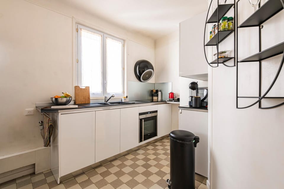Coffee/tea facilities, Kitchen or kitchenette, dishwasher, oven, stove, toaster