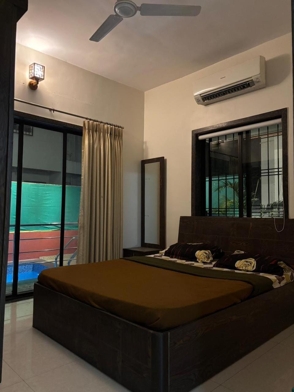 Bed, Photo of the whole room, Bedroom, air conditioner