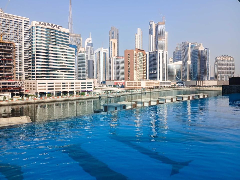 Property building, Day, Pool view, Swimming pool