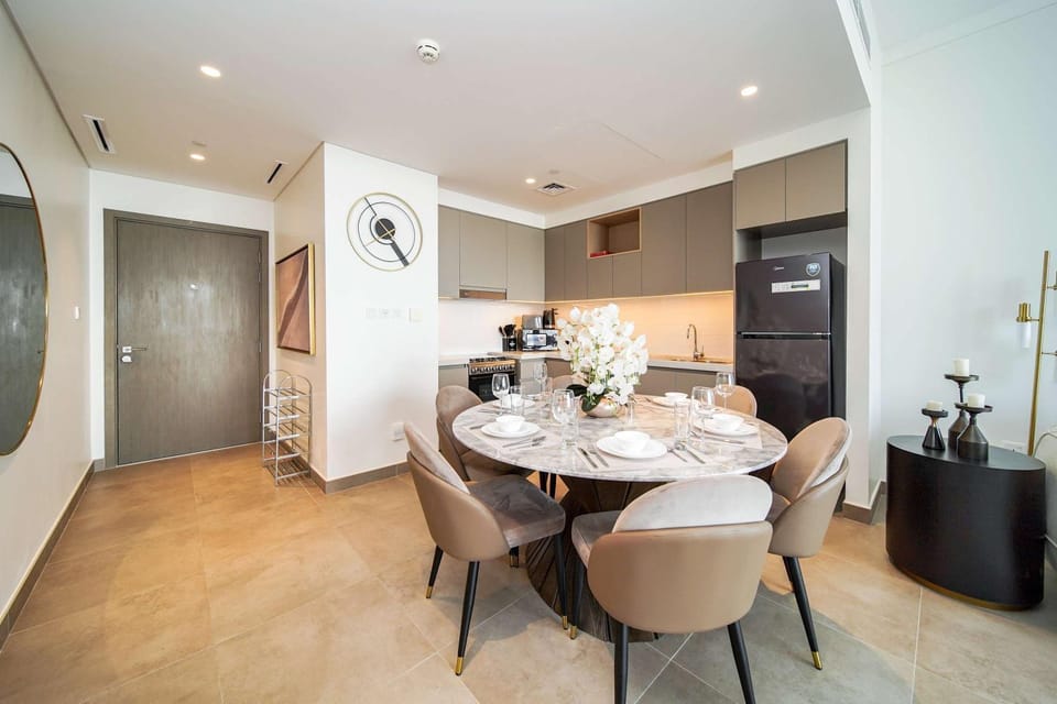 Kitchen or kitchenette, Dining area, microwave, oven, stove, toaster