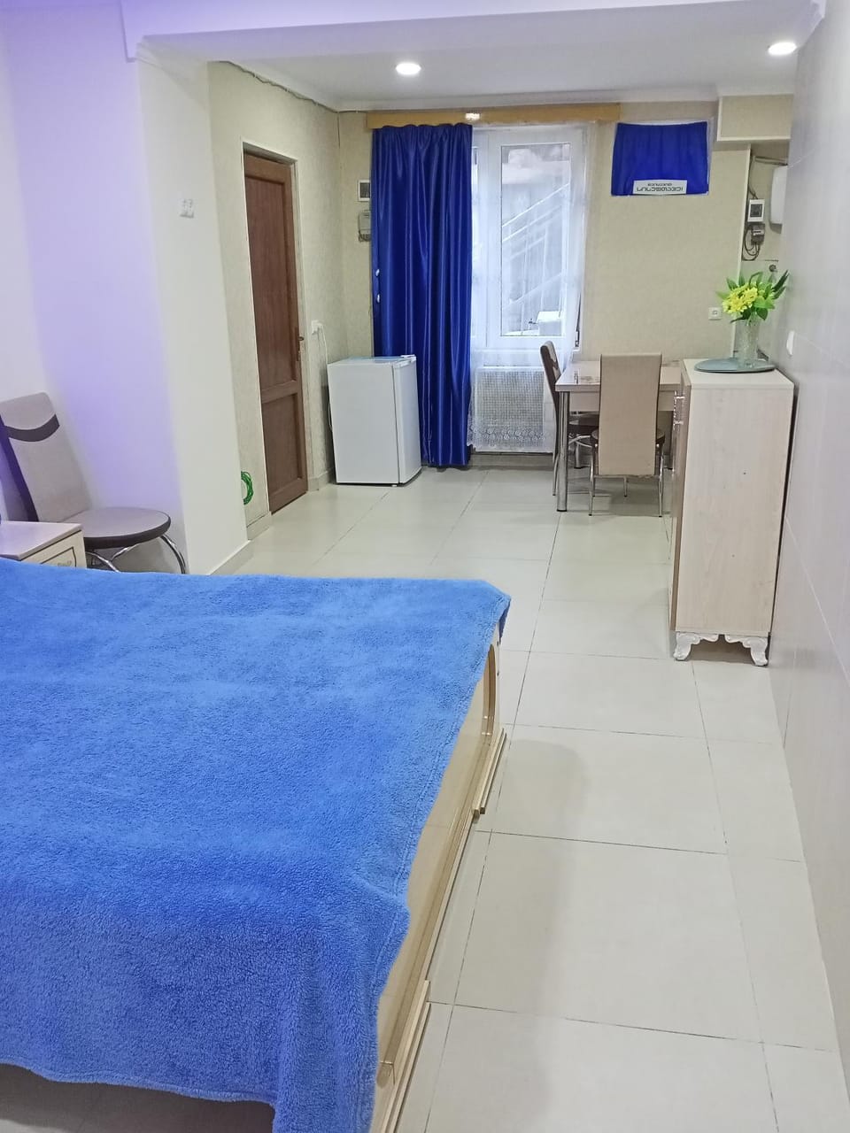 Kitchen or kitchenette, Photo of the whole room, Seating area, Bedroom
