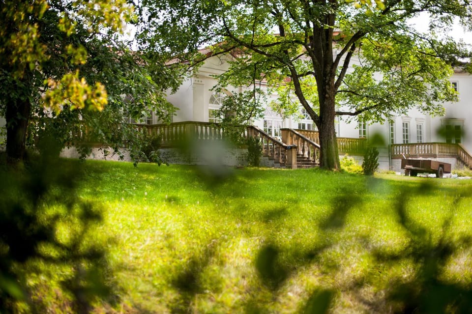 Nearby landmark, Off site, Neighbourhood, Natural landscape, Location