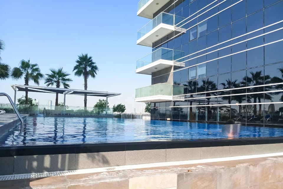 Property building, Day, Swimming pool