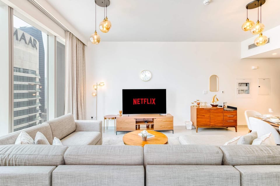 TV and multimedia, Living room, Seating area, Evening entertainment