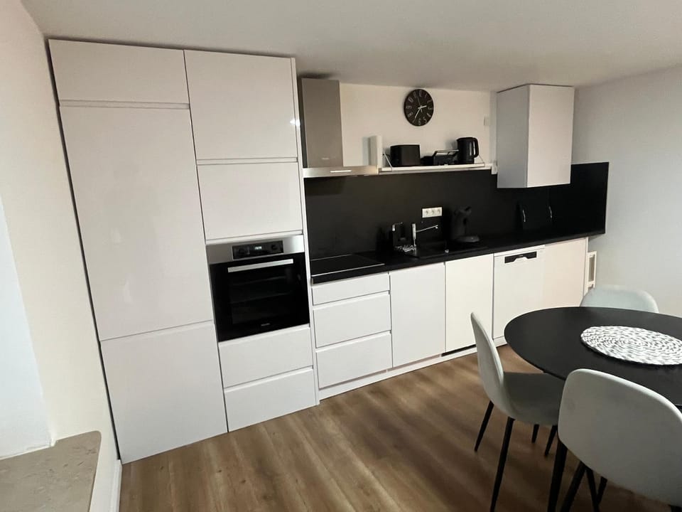 Dining area, kitchen