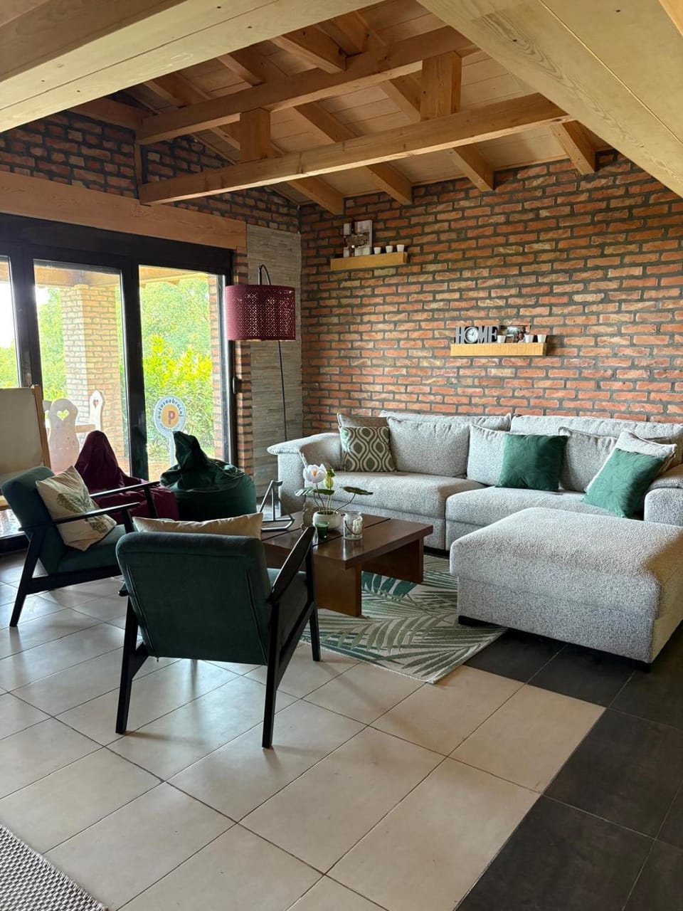 Living room, Seating area