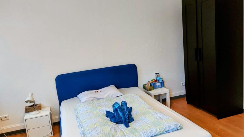 Eastside - Privatzimmer in geteilter Wohnung mit Gemeinschaftsbad Vacation rental in Stuttgart